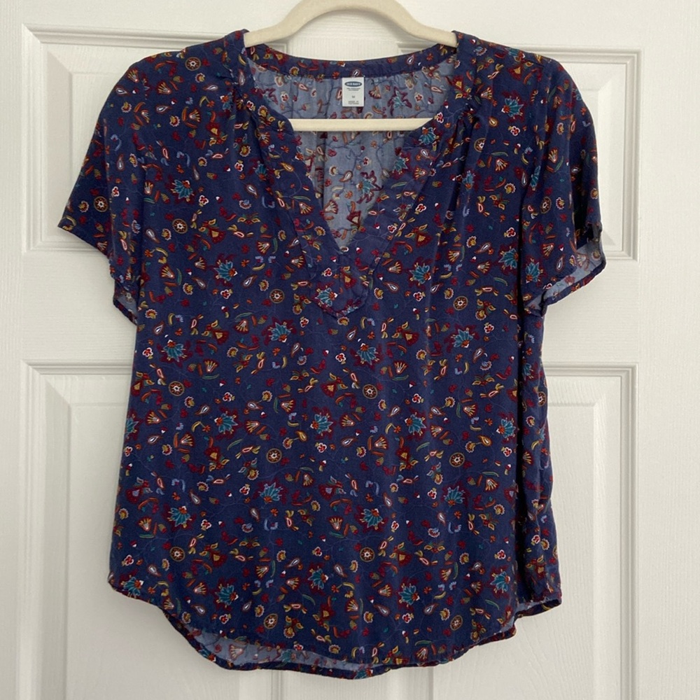 Old Navy tops size medium